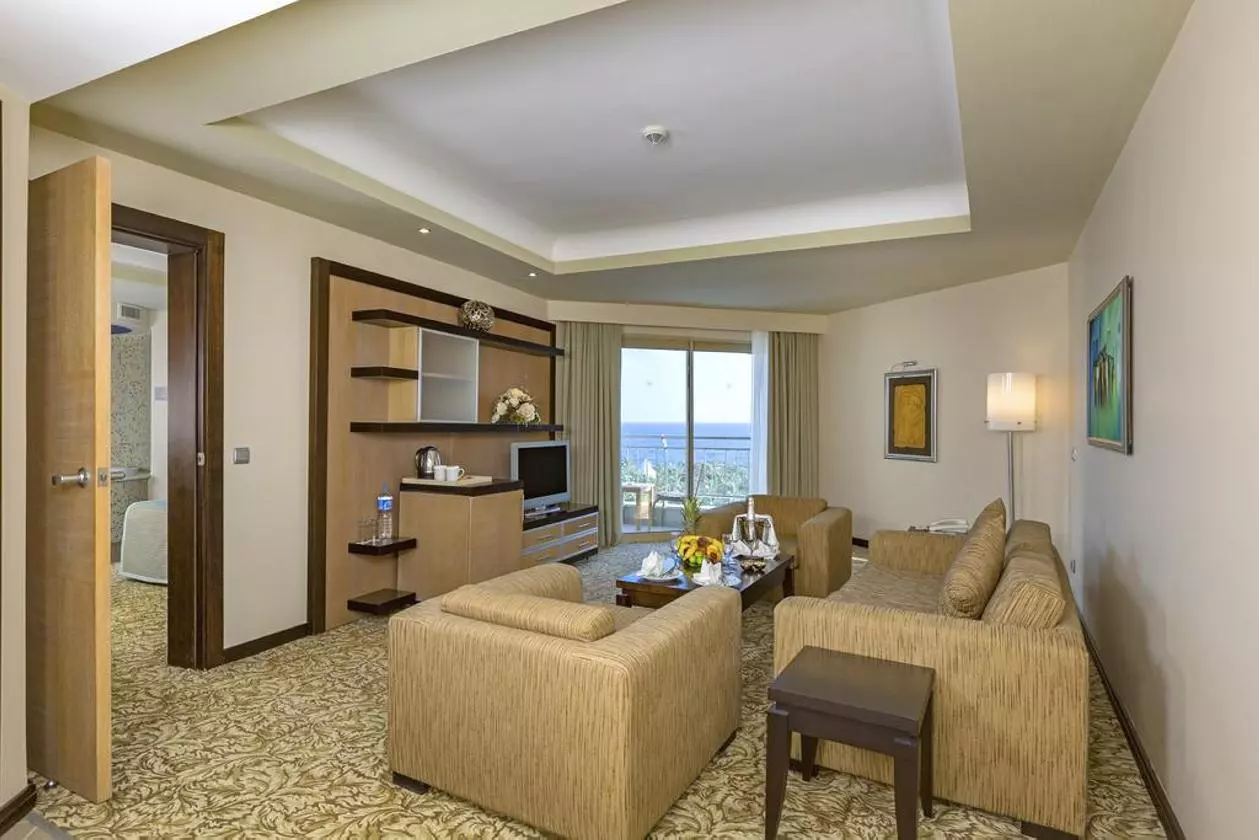 ROYALWING_SHABAVIZ (34).jpg